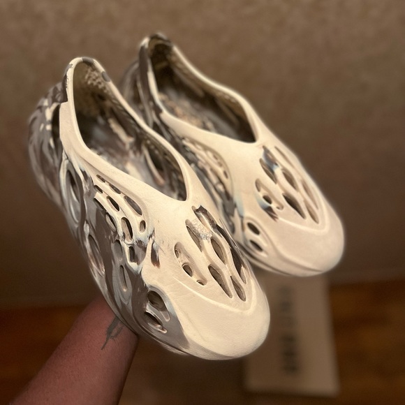 Yeezy Foam Runner MX Cream Clay, size 10.5 - Picture 13 of 13